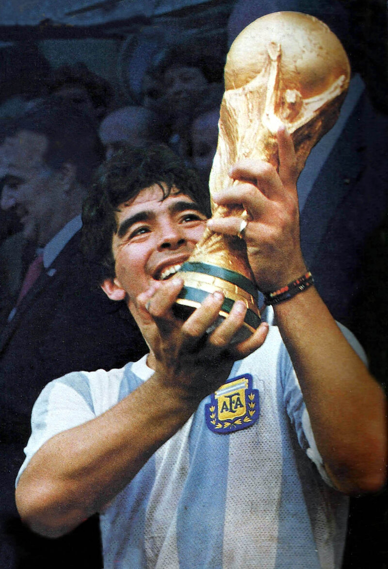 Maradona levanta la Copa del Mundo en el Estadio Azteca, 29 de junio de 1986