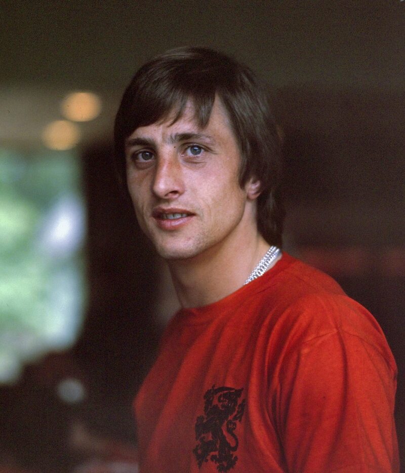 Johan Cruyff con la camiseta naranja de la selección de Países Bajos, 1974